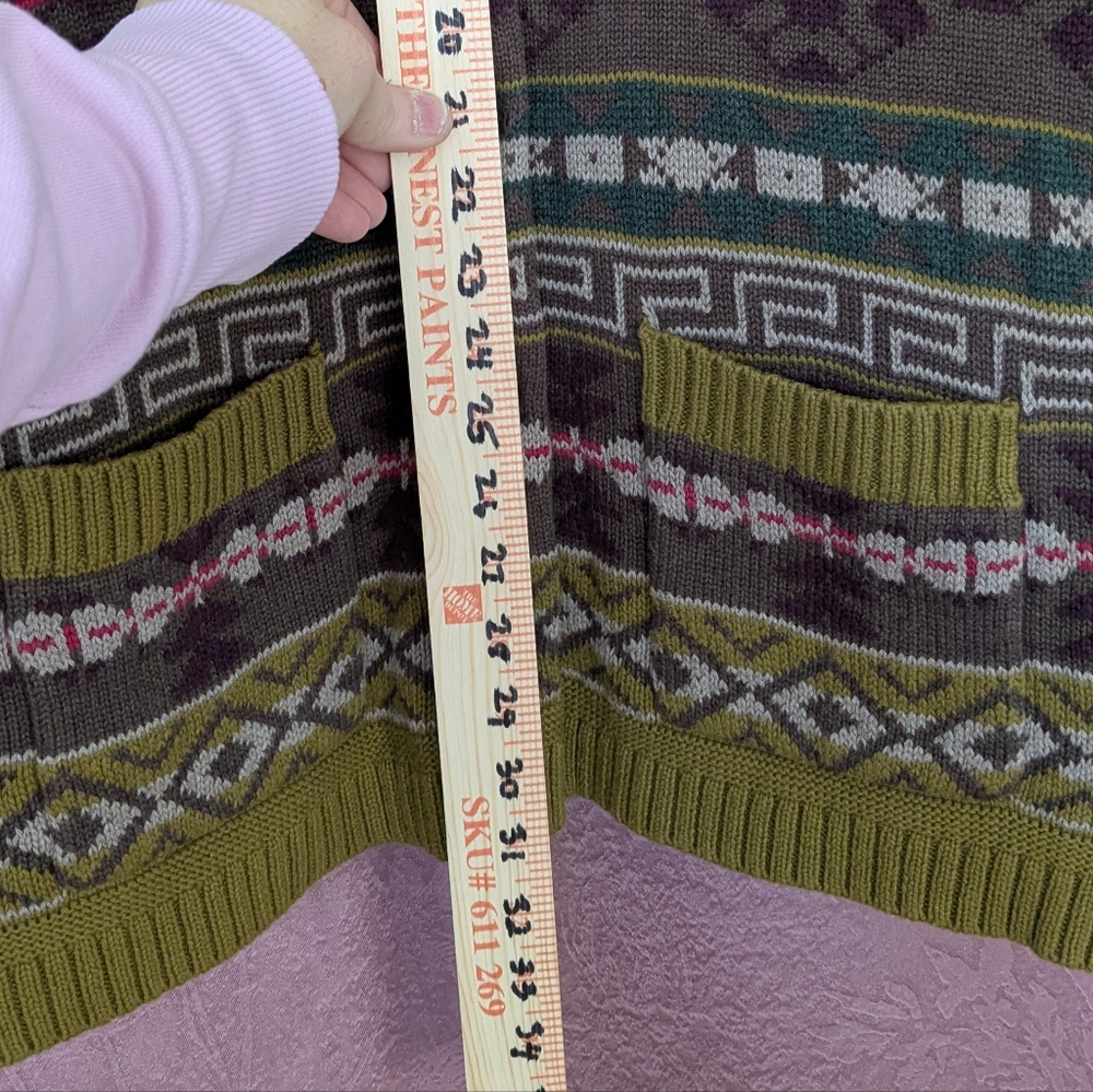 Patterned Women's Sweater with Button Closure - image 7